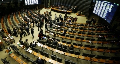 Fim de reeleição e mandato de cinco anos são analisados por Comissão