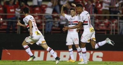 Vitória perde para o São Paulo por 2 a 0 e assume a lanterna da Série A