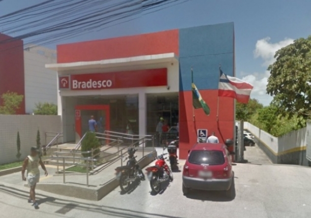 Bandidos invadem e explodem agência bancária na Av. Ulysses Guimarães