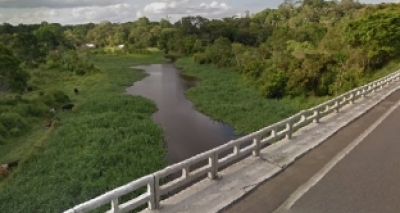 Carro cai de ponte e vai parar dentro de rio na região de Itajuípe; dois morreram