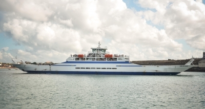 Ferry tem saídas a cada uma hora; quatro embarcações operam neste sábado