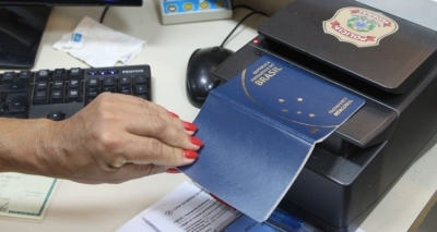Polícia Federal ainda não recebeu verba para retomar confecção de passaportes