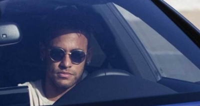 Neymar avisa a companheiros que vai para o PSG e deixa treino do Barcelona