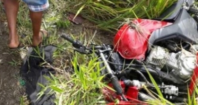 Colisão entre carro e moto mata casal na BA-046, em Nazaré