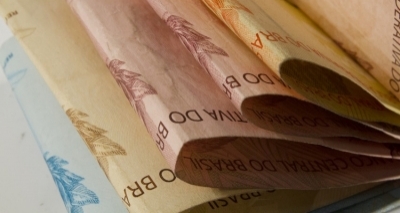 Previsão de salário mínimo para 2018 cai para R$ 969