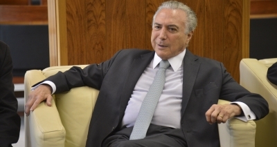 Ao lado do presidente, Temer comete gafe e chama Paraguai de Portugal