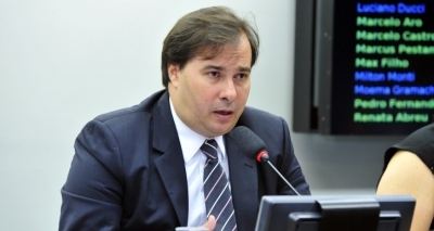 Possível denúncia contra Temer vai atrasar reforma da Previdência, avalia Maia