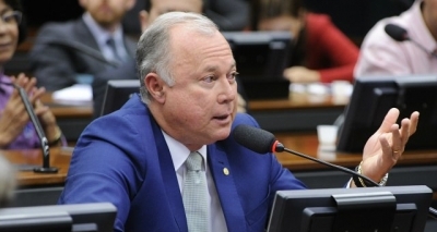 Azi defende Neto e diz que Rui tem