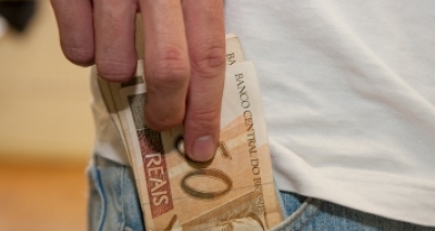 Trabalhadores nascidos em setembro já podem sacar até R$ 937 do abono; entenda
