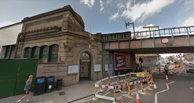 18 passageiros do metrô de Londres sofrem queimaduras após explosão de artefato