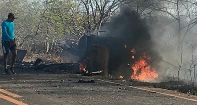 Carro-forte é explodido por bandidos na BA-122, na Chapada Diamantina