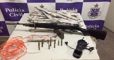 Polícia apreende fuzil e 71 bastões de dinamite durante operação em Juazeiro