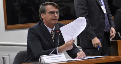 Bolsonaro se irrita com Temer após intervenção: ʹMeu discurso ele não vai roubarʹ
