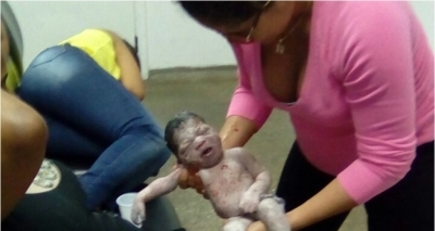 Sem auxílio médico, grávida dá à luz na recepção do Hospital Roberto Santos