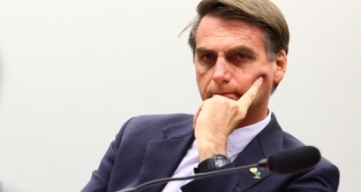 Bolsonaro articula apoio na Câmara contra isolamento