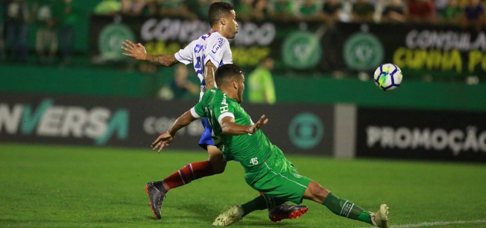 [Bahia empata com a Chapecoense e segue na zona de rebaixamento]