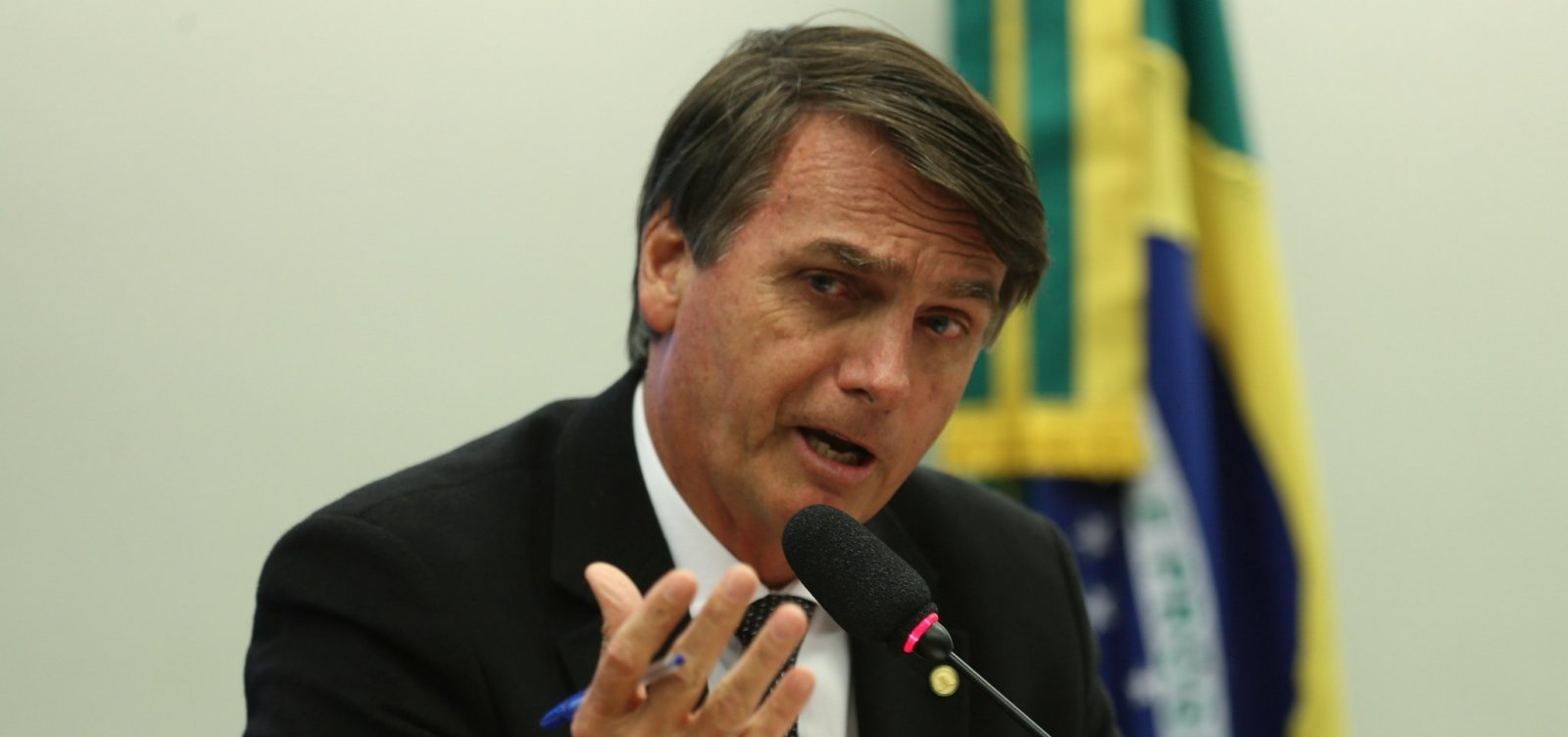 [Bolsonaro diz que se eleito vai parar de repassar recursos da União para direitos humanos]