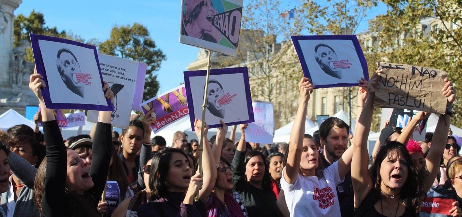 Mulheres realizam ato contra Bolsonaro em Paris - Metro 1