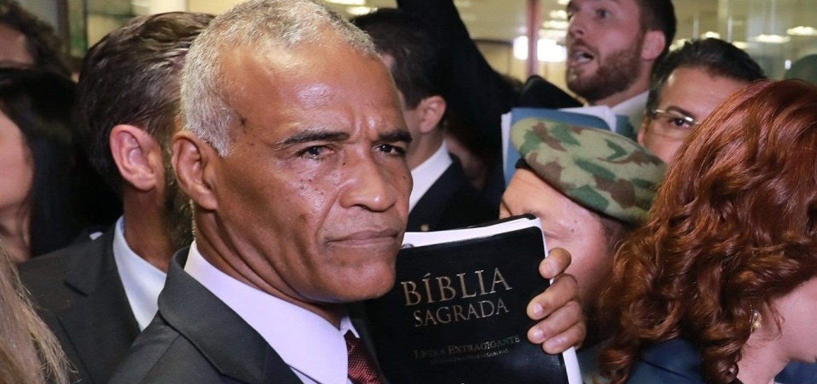 [IsidÃ³rio propÃµe prisÃ£o para quem usar termo 'bÃ­blia' em contexto fora da religiÃ£o]