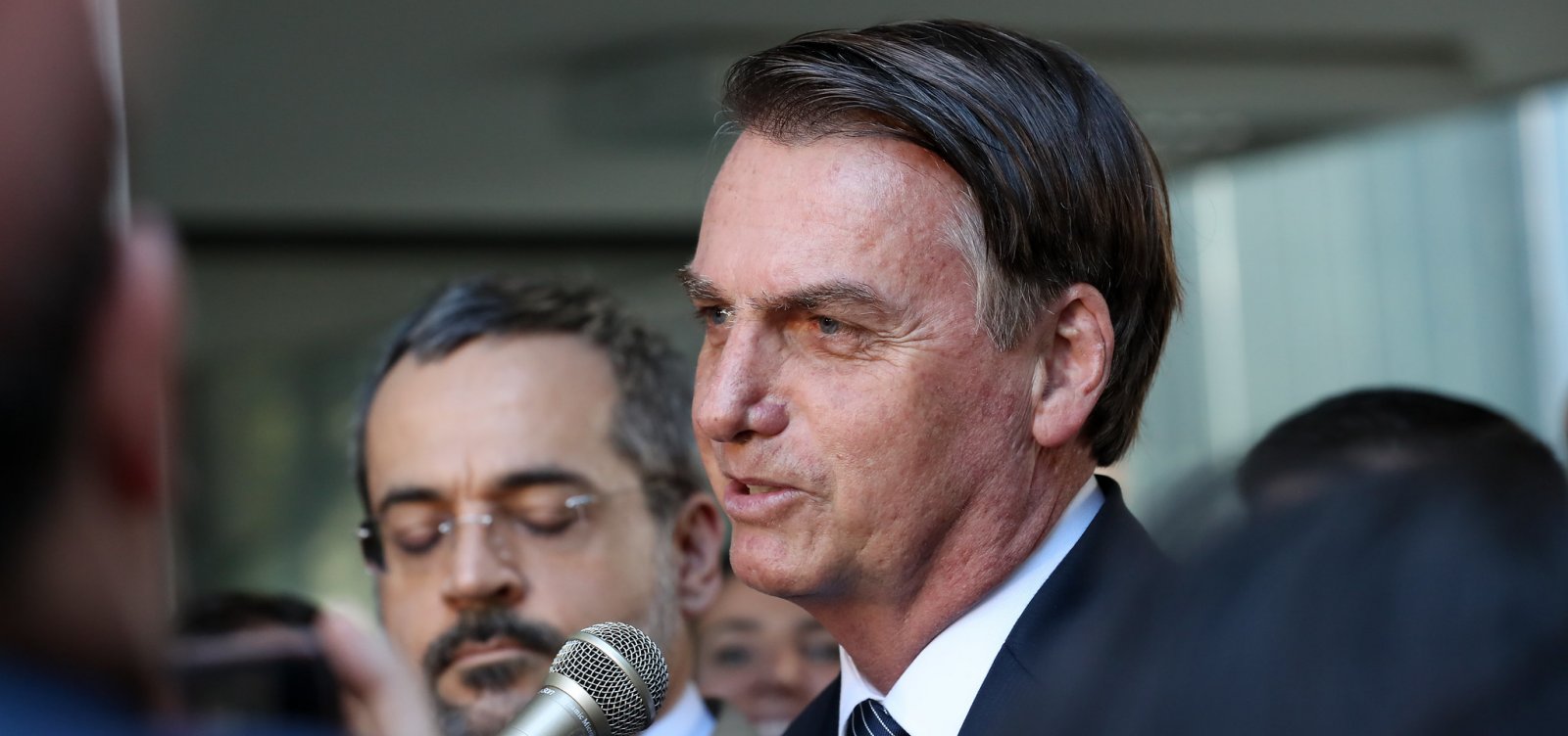 [Se escola tiver partido, que seja dos dois lados, diz Bolsonaro]