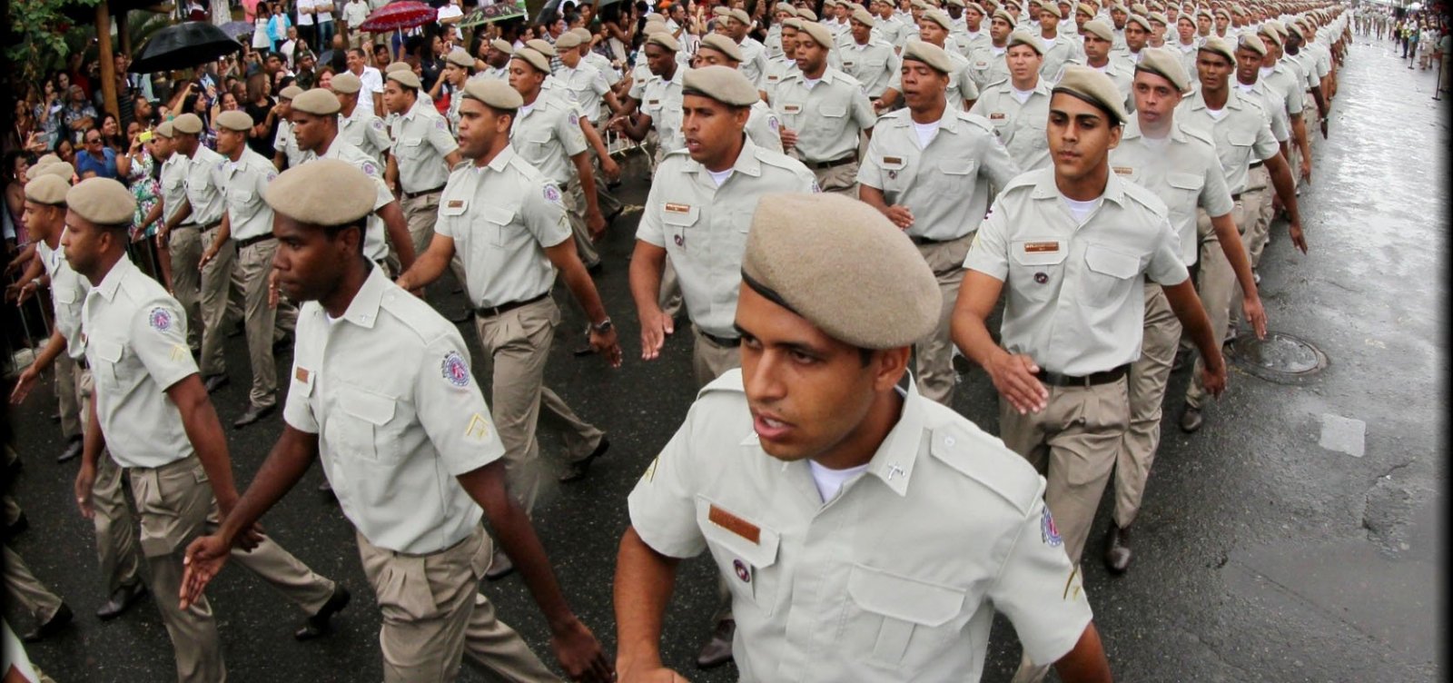 [Governo anuncia R$ 33,9 mi em gratificações a policiais do Estado ]
