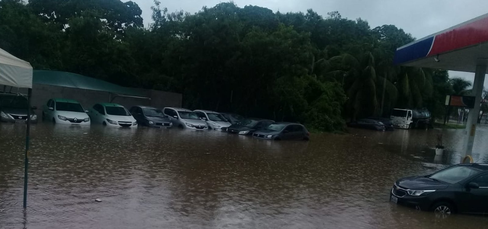 [Após chuvas, prefeitura decreta situação de emergência em Lauro de Freitas]