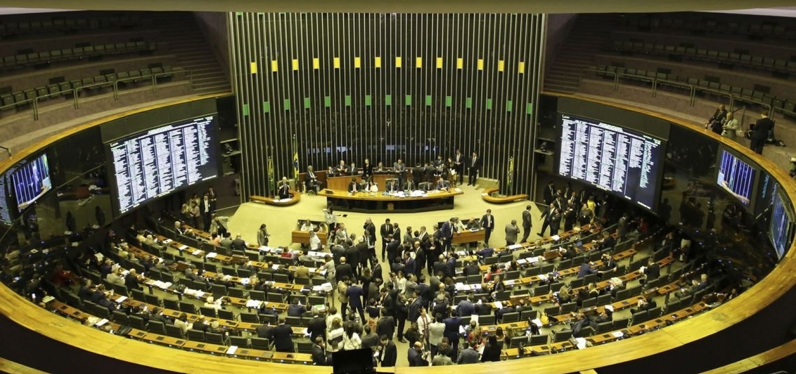 [25 a favor e 13 contra: veja como votaram os baianos na reforma da Previdência]