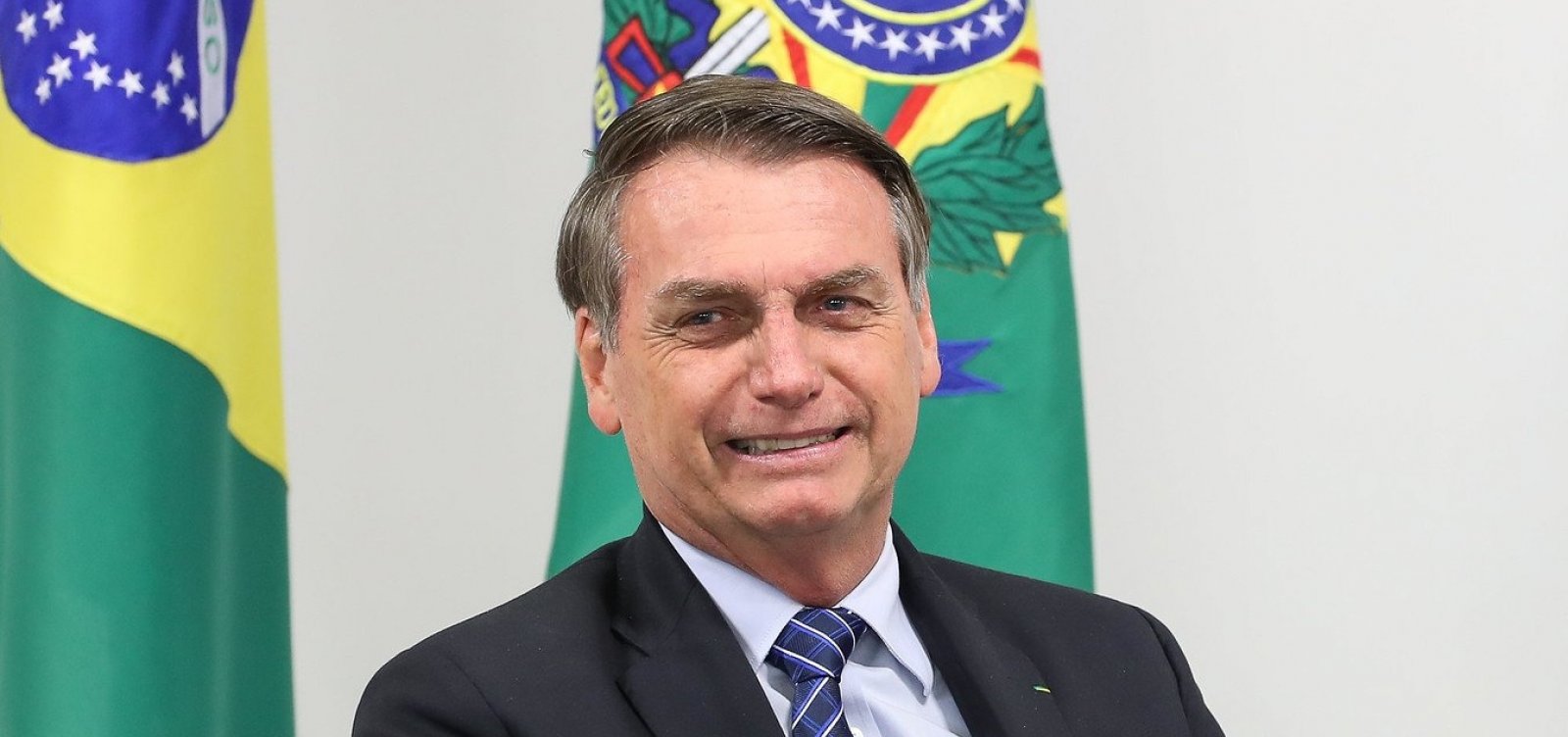 [Com gastos sigilosos, Bolsonaro abusa do cartÃ£o de crÃ©dito da PresidÃªncia]