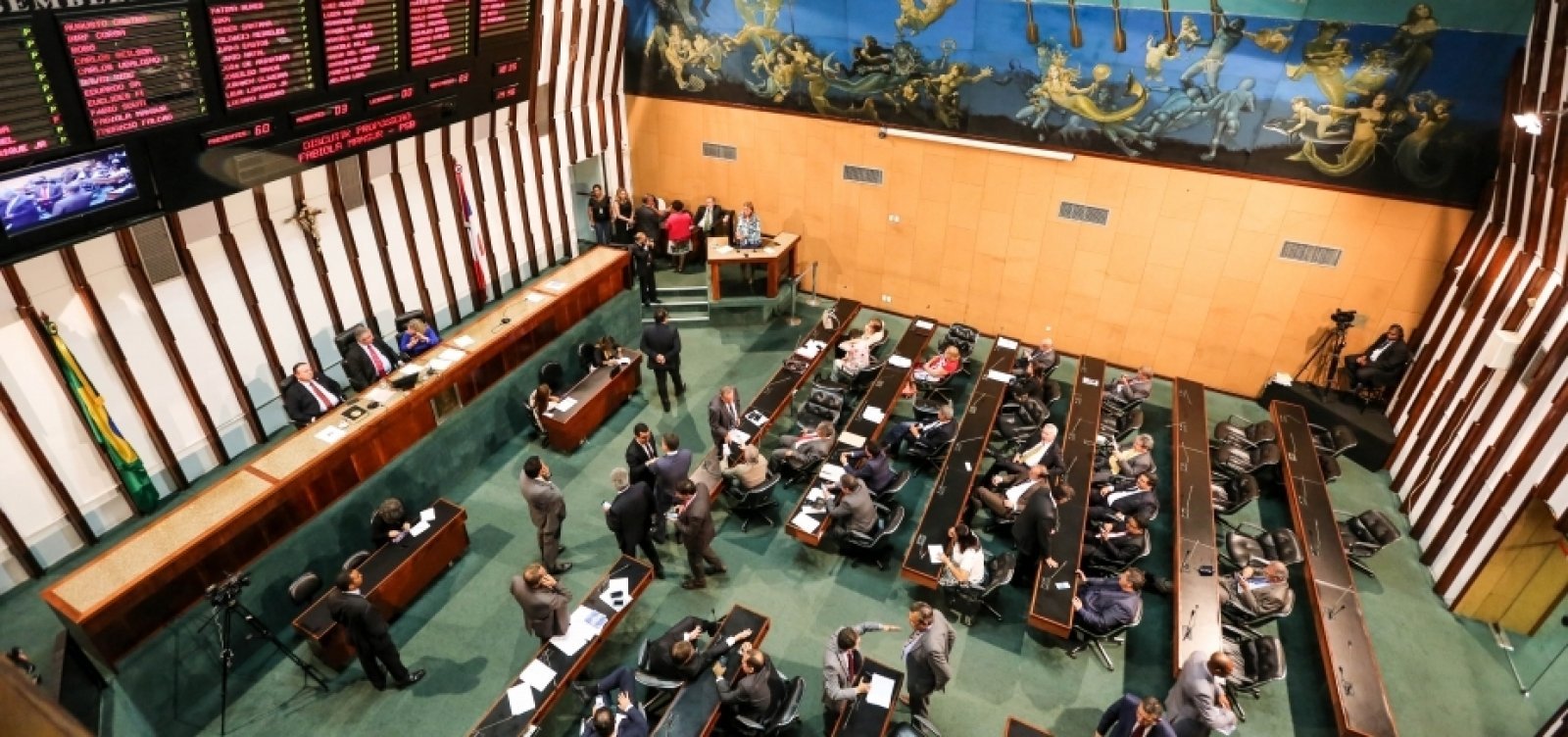 [ MP-BA vai pedir devolução de dinheiro pago a deputados]