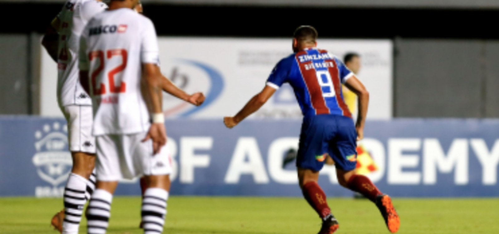 [Bahia bate Vasco em Pituaçu e volta a vencer no Brasileirão]